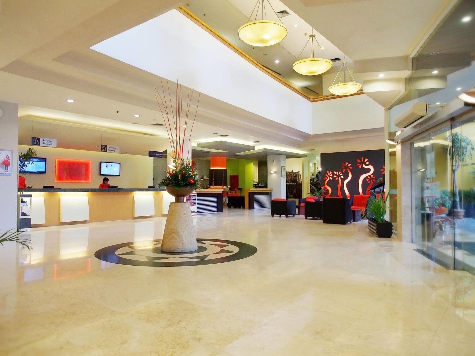 Готель Ibis Malioboro Джок'якарта Екстер'єр фото