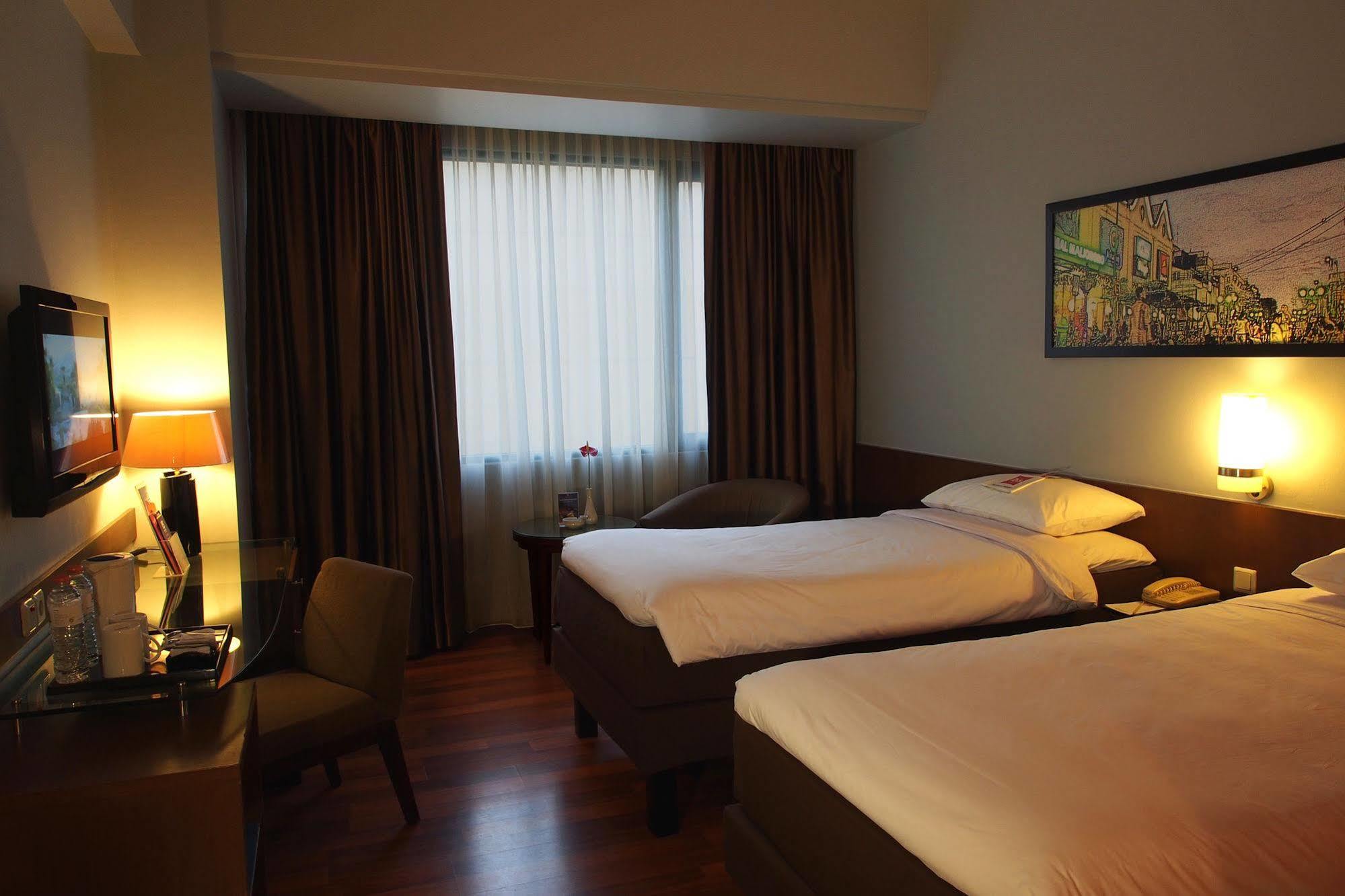 Готель Ibis Malioboro Джок'якарта Екстер'єр фото
